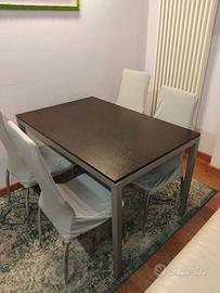 Tavolo allungabile e 4 sedie