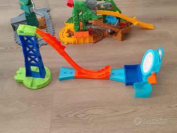 Mix piste mini trenini e pista Monster truck 