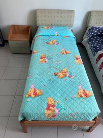 Letto singolo con comodino