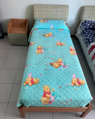 Letto singolo con comodino