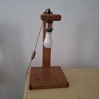 Lampada da comodino artigianale, legno di rovere 