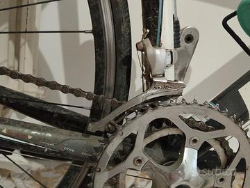 bicicletta con forcella a kevlar