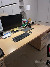 Scrivania in legno rovere