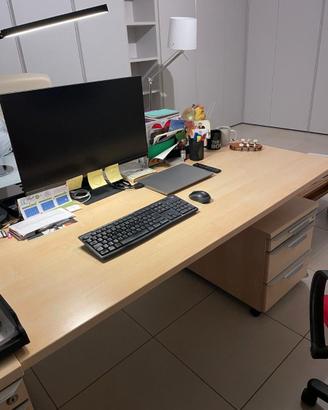 Scrivania in legno rovere