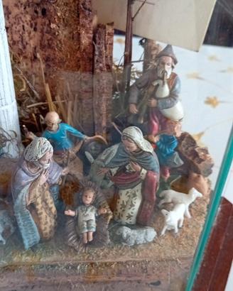 presepe in teca di vetro. 