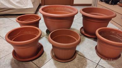 6 vasi e 10 sottovasi da terrazzo e/o giardino 