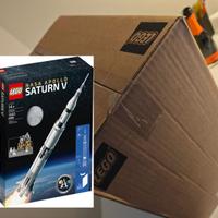 2X 🚀 LEGO 21309 NASA Apollo Saturn V – Raro MISB