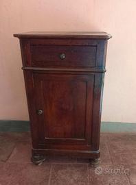 Comodino antico in legno