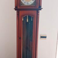 Orologio a pendolo a colonna