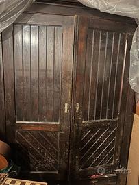 armadio antico in legno massell