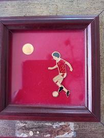 Miniatura calciatore con monetina d'oro