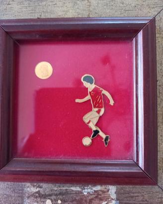 Miniatura calciatore con monetina d'oro