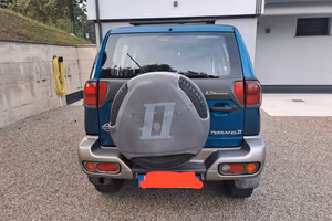 terrano 2 del 2001