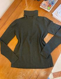 maglione e gonna verde