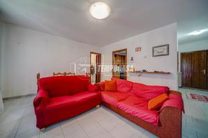 AMPIO TRE LOCALI CON BALCONE!