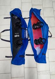 Coppia di Snowboard con sacche per il trasporto 