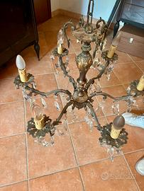 Lampadario in ferro battuto con gocce in vetro