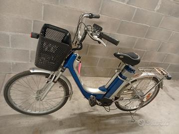 bicicletta elettrica con batteria fuori uso