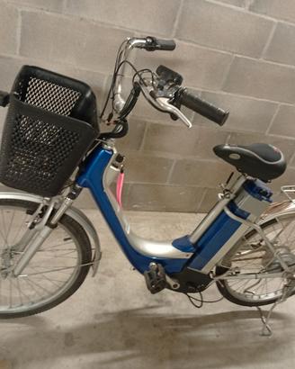 bicicletta elettrica con batteria fuori uso