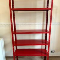 scaffale rosso in metallo