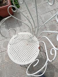 4 sedie in ferro battuto +tavolino