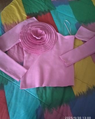 maglia con spalla scoperta 