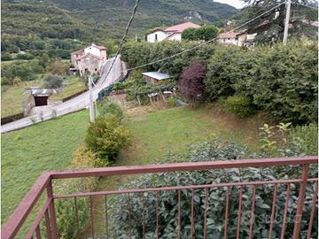 Casa singola con terreno. Composta da 2 tricamere