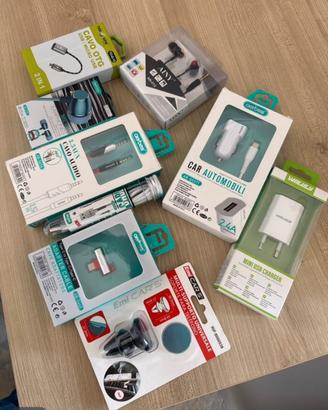 Cavi alimentazioni, jack, cuffie e supporto auto