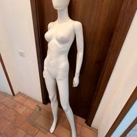 Manichino donna intero