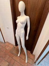 Manichino donna intero