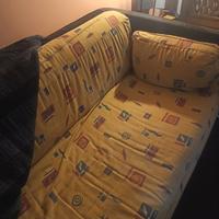 divano angolare in tessuto