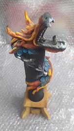 Scultura vintage di drago intagliata in legno