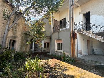 Villasor. Ampia indipendente con cortile