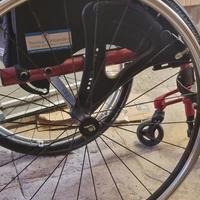carrozzina sedia a rotelle ultraleggera