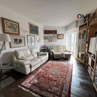 BAIAMONTI - Piano alto con ascensore.