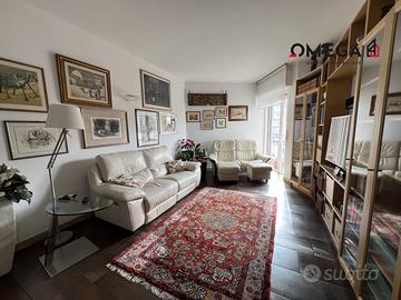 BAIAMONTI - Piano alto con ascensore.