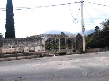 Rudere/magazzino di 35mq che insiste su un lotto d