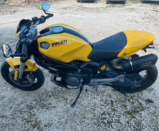Ducati monster 696