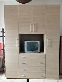 Armadio con ante appendiabiti e cassetti