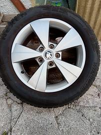 Cerchi in lega + pneumatici da neve