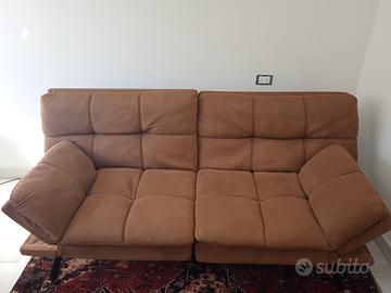 Divano completamente estensibile