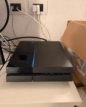 Ps4 500GB + 2 Pad + 8 giochi (EA FC 25)