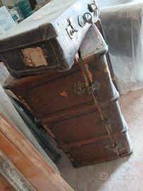 bauli vecchi e valigia da viaggio 1930