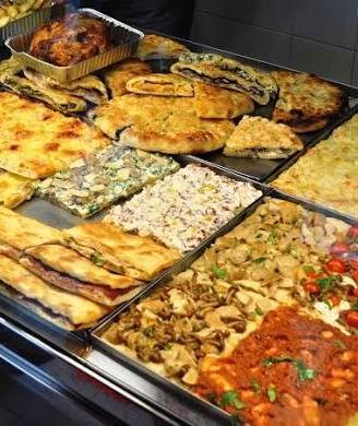 Pizzeria a taglio pizzaiolo o anche cameriere di s