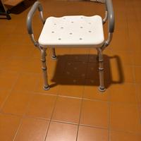 Sgabello da doccia con braccioli