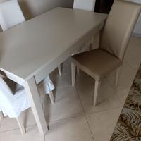 tavolo  con 6 sedie e copri sedie .140 x 80 .