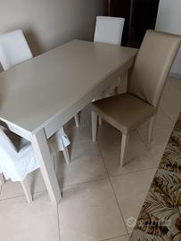 tavolo  con 6 sedie e copri sedie .140 x 80 .
