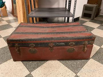 Baule da viaggio antico vintage dei primi del '900