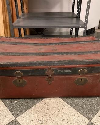 Baule da viaggio antico vintage dei primi del '900