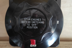 Stacca batterie nautico